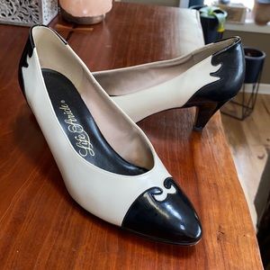 Life Stride Black White Scroll Heels